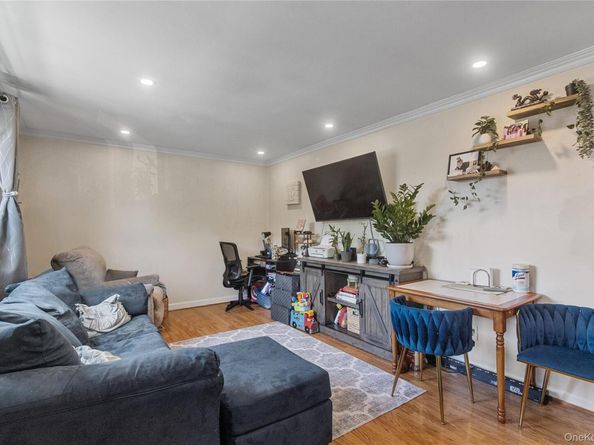 73-11 263rd Street B, Glen Oaks NY 11004