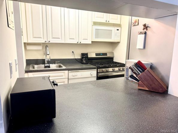 1 Aspen Court 1A, Coram NY 11727