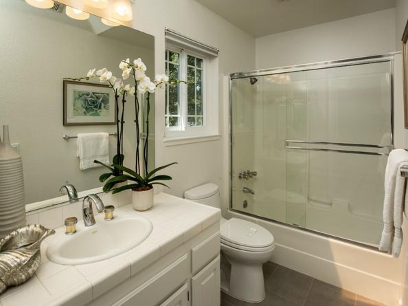 560 9th Avenue, Menlo Park CA 94025