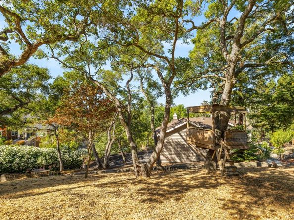 100 Vaquero Way, Redwood City CA 94062