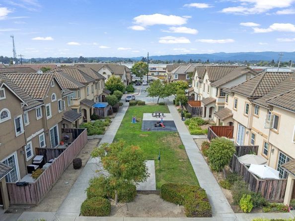 26 Oliveira Loop, Freedom CA 95019