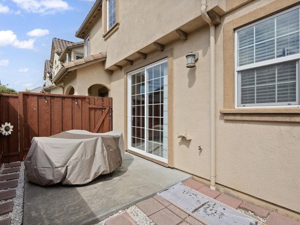 26 Oliveira Loop, Freedom CA 95019