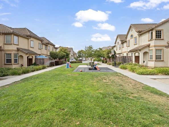 26 Oliveira Loop, Freedom CA 95019