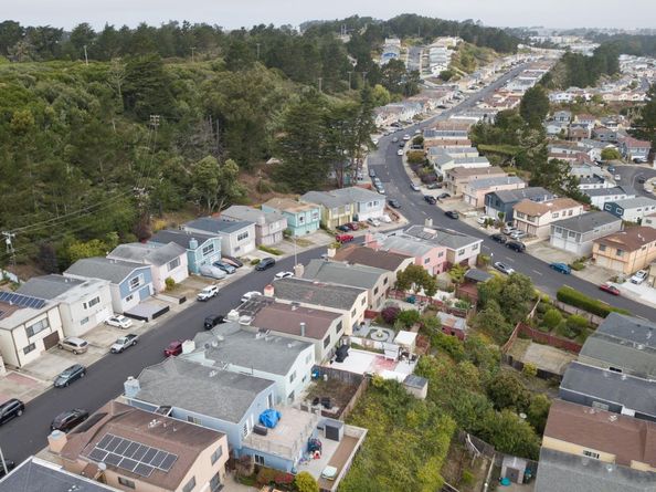 16 Canterbury Avenue, Daly City CA 94015