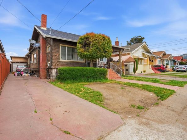 Undisclosed Address #ML82041316, Oakland CA 94605