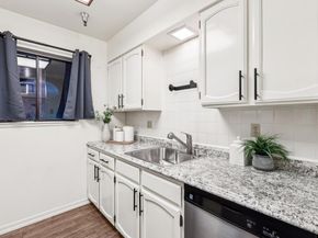 711 S Bayshore Boulevard 23, San Mateo CA 94401