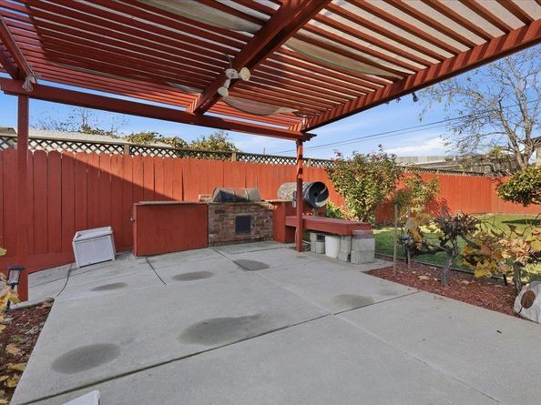 940 37th, Oakland CA 94608