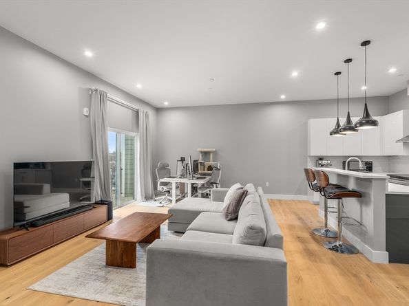 60 Cross St E 328, Somerville MA 02145