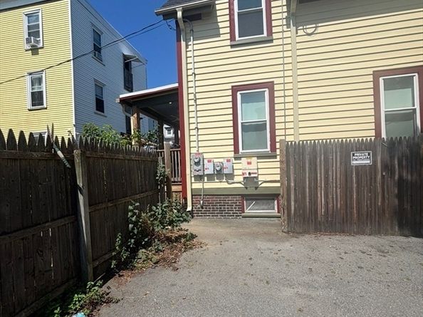13 Moulton St, Lynn MA 01905