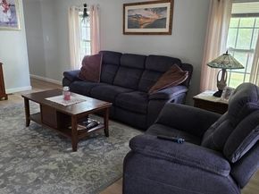 143 Pine Ave, Sturbridge MA 01566