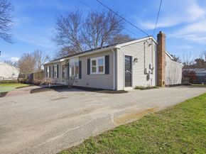 534 Hogg Memorial Dr, Whitman MA 02382