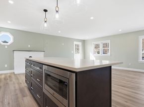 534 Hogg Memorial Dr, Whitman MA 02382