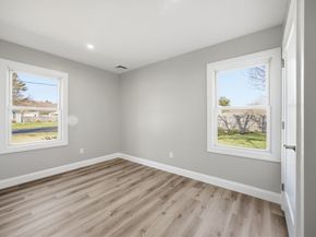 534 Hogg Memorial Dr, Whitman MA 02382