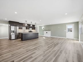 534 Hogg Memorial Dr, Whitman MA 02382