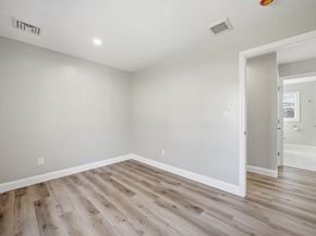 534 Hogg Memorial Dr, Whitman MA 02382