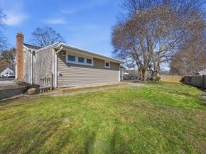 534 Hogg Memorial Dr, Whitman MA 02382