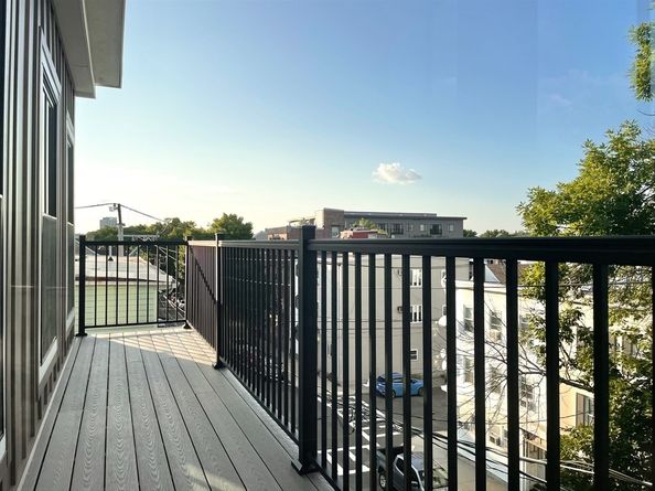 165 Everett St 7, Boston MA 02128