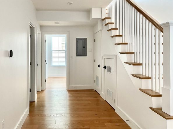 165 Everett St 7, Boston MA 02128