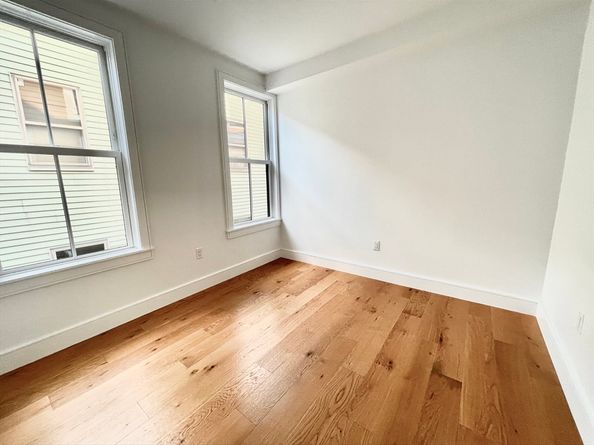 165 Everett St 7, Boston MA 02128