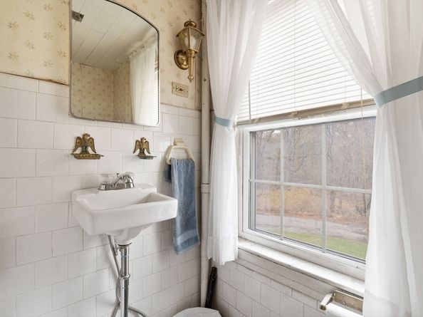 160 Shrewsbury St, Holden MA 01520