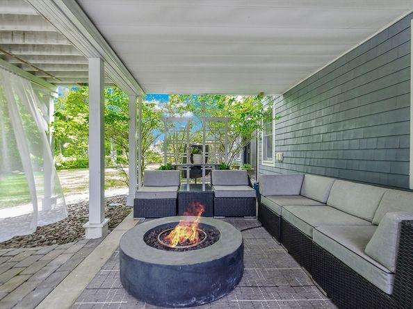4 Beech Tree Ln, Mattapoisett MA 02739