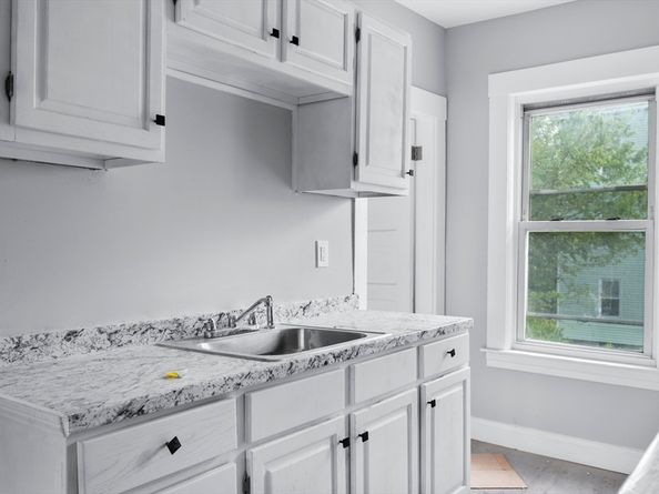14-18 Florence St, Leominster MA 01453