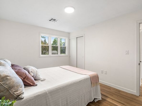 26 Parsons Dr, Swampscott MA 01907