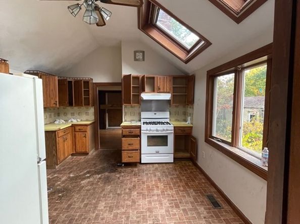 65 Beacon St, Melrose MA 02176