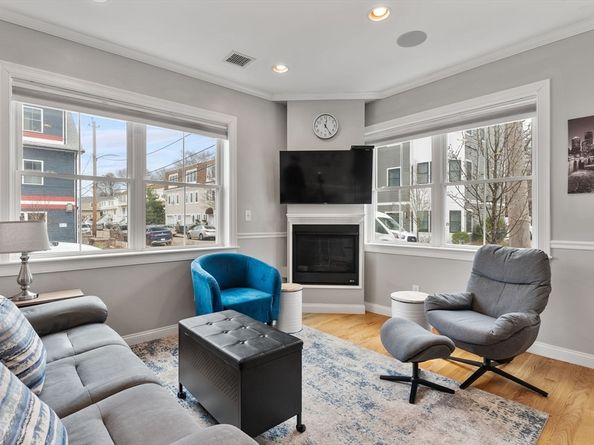 51 Robey St 51, Boston MA 02119
