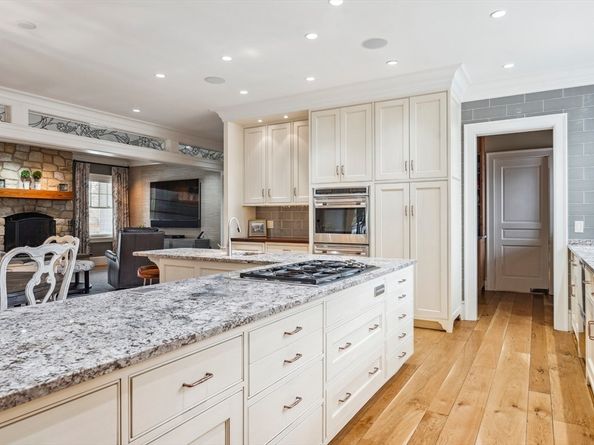 19 High Ridge Dr, Mattapoisett MA 02739