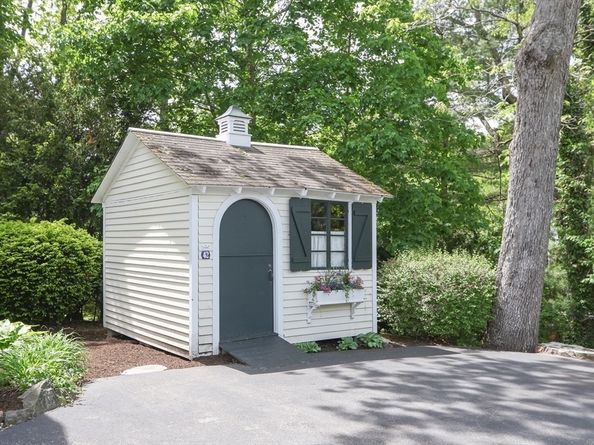 42 Edmunds Road, Wellesley MA 02481