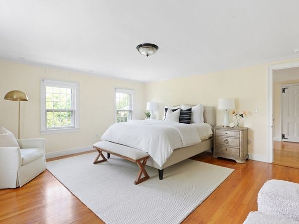 42 Edmunds Road, Wellesley MA 02481