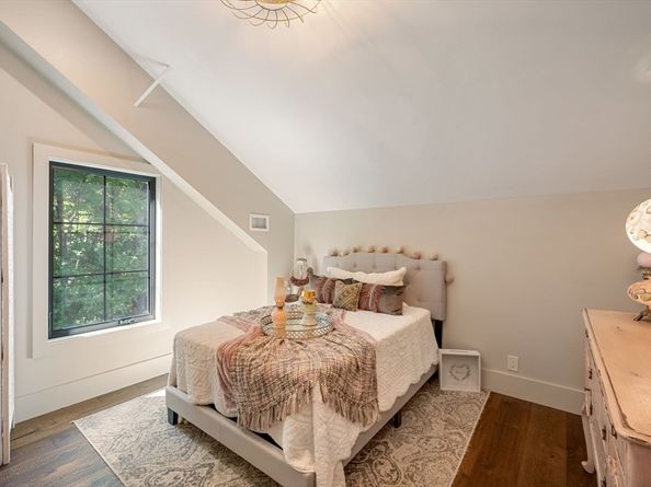 41 Myrtle St, Norfolk MA 02056