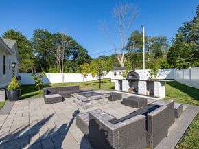 2 Nollet Dr, Andover MA 01810