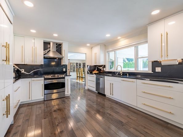 2 Nollet Dr, Andover MA 01810