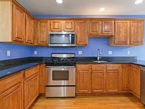 47 Alder St 6, Waltham MA 02453