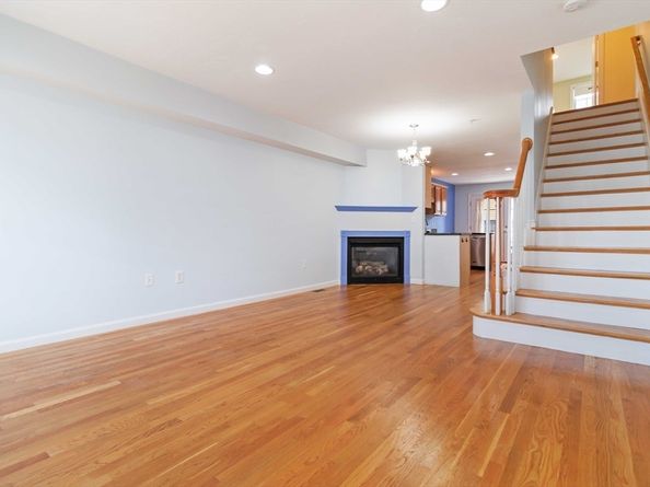 47 Alder St 6, Waltham MA 02453