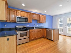 47 Alder St 6, Waltham MA 02453