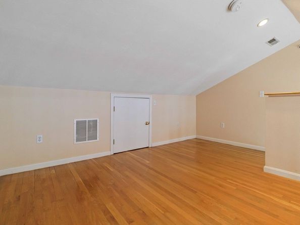 47 Alder St 6, Waltham MA 02453