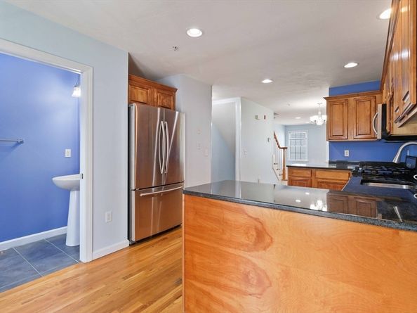 47 Alder St 6, Waltham MA 02453