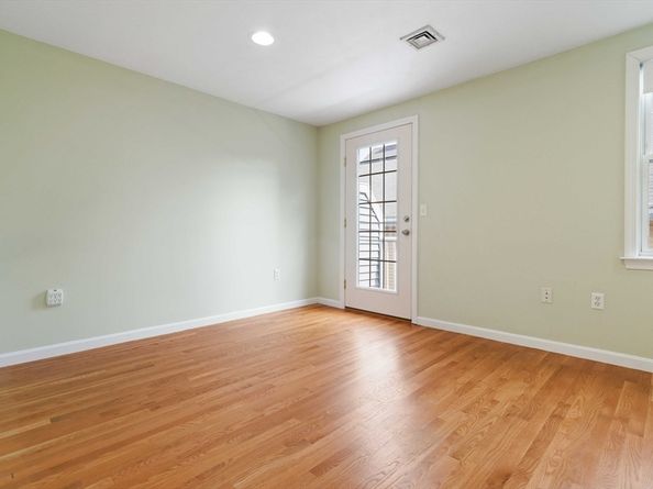 47 Alder St 6, Waltham MA 02453