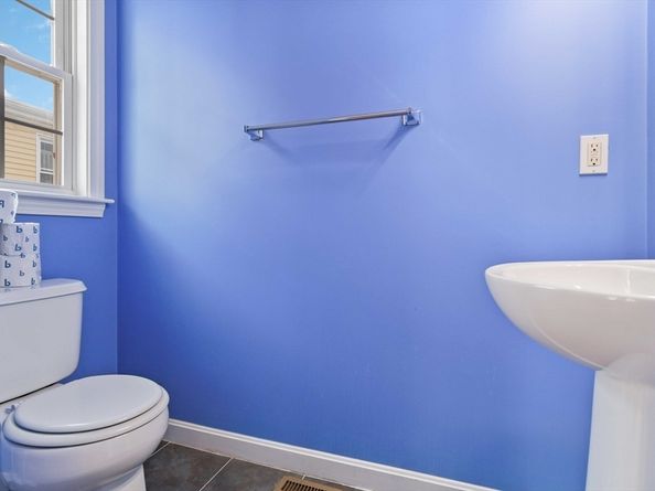 47 Alder St 6, Waltham MA 02453