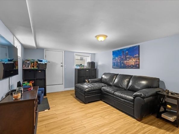 83 Edgemont Rd, Braintree MA 02184