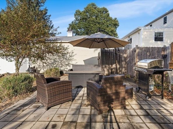 83 Edgemont Rd, Braintree MA 02184