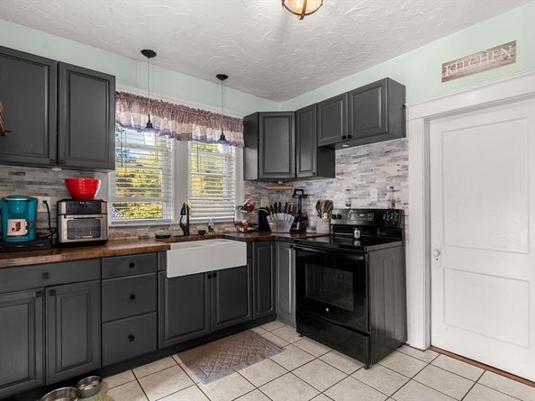 71 Glendale, Worcester MA 01602