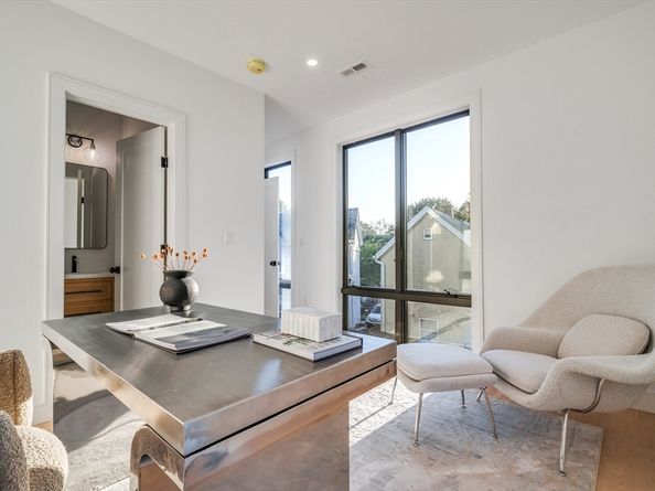 290 Watertown St 3, Newton MA 02458