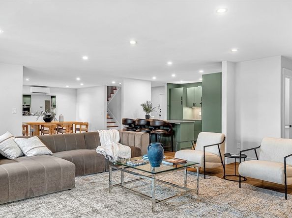 935 Washington St 8, Newton MA 02460