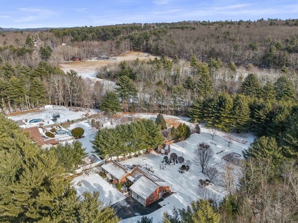 69 Farquhar Road, Sturbridge MA 01566