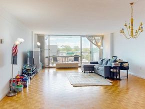 45 Longwood Ave 812, Brookline MA 02446