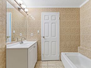 3 Silver Hill Ln 6, Natick MA 01760